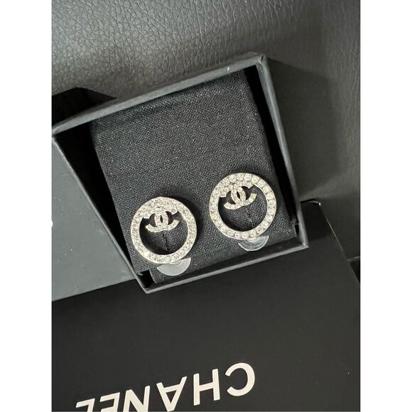 Chanel silver tone round cc rhinestones earrings studs - Picture 6 of 8